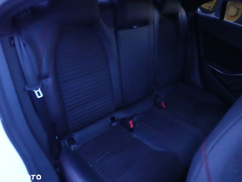 Mercedes-Benz CLA 200 Edition 1 - 4