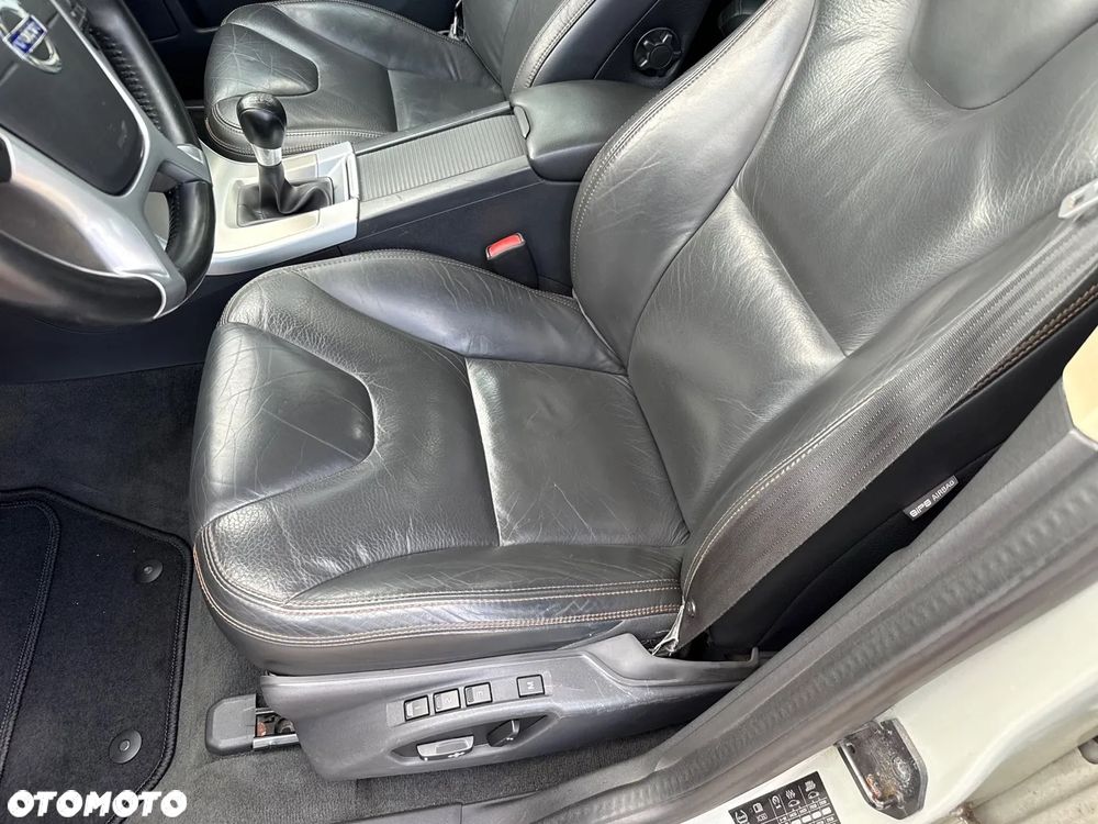 Volvo XC 60 D4 Momentum - 37