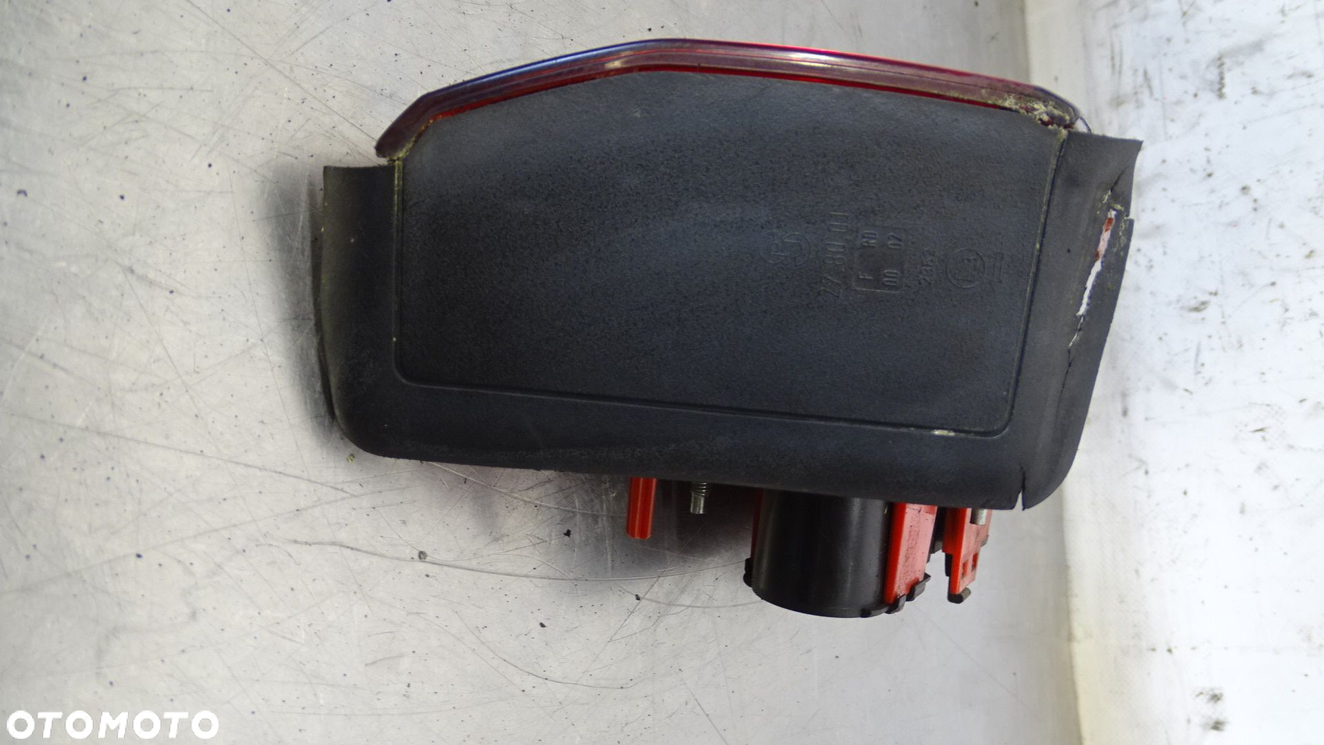 LAMPA LEWA TYLNA W KLAPIE ALFA ROMEO 159 JTDM 60691366 - 3