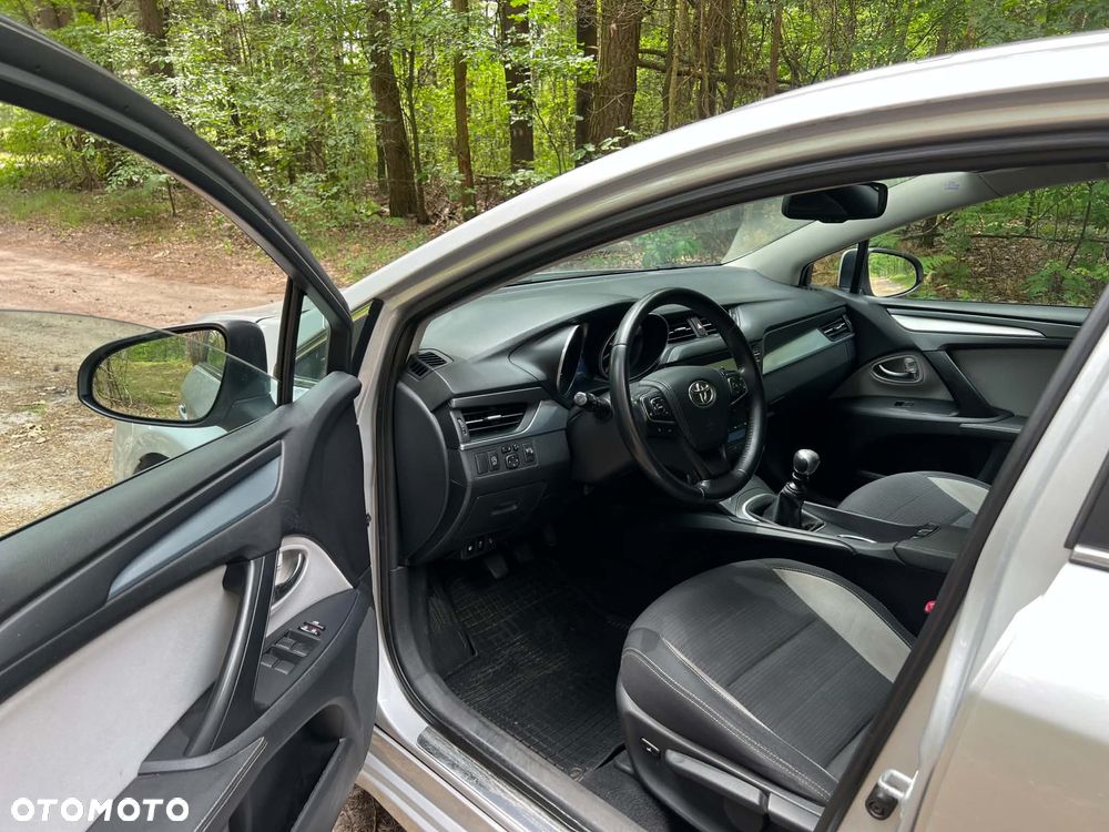 Toyota Avensis 2.0 D-4D Premium - 12