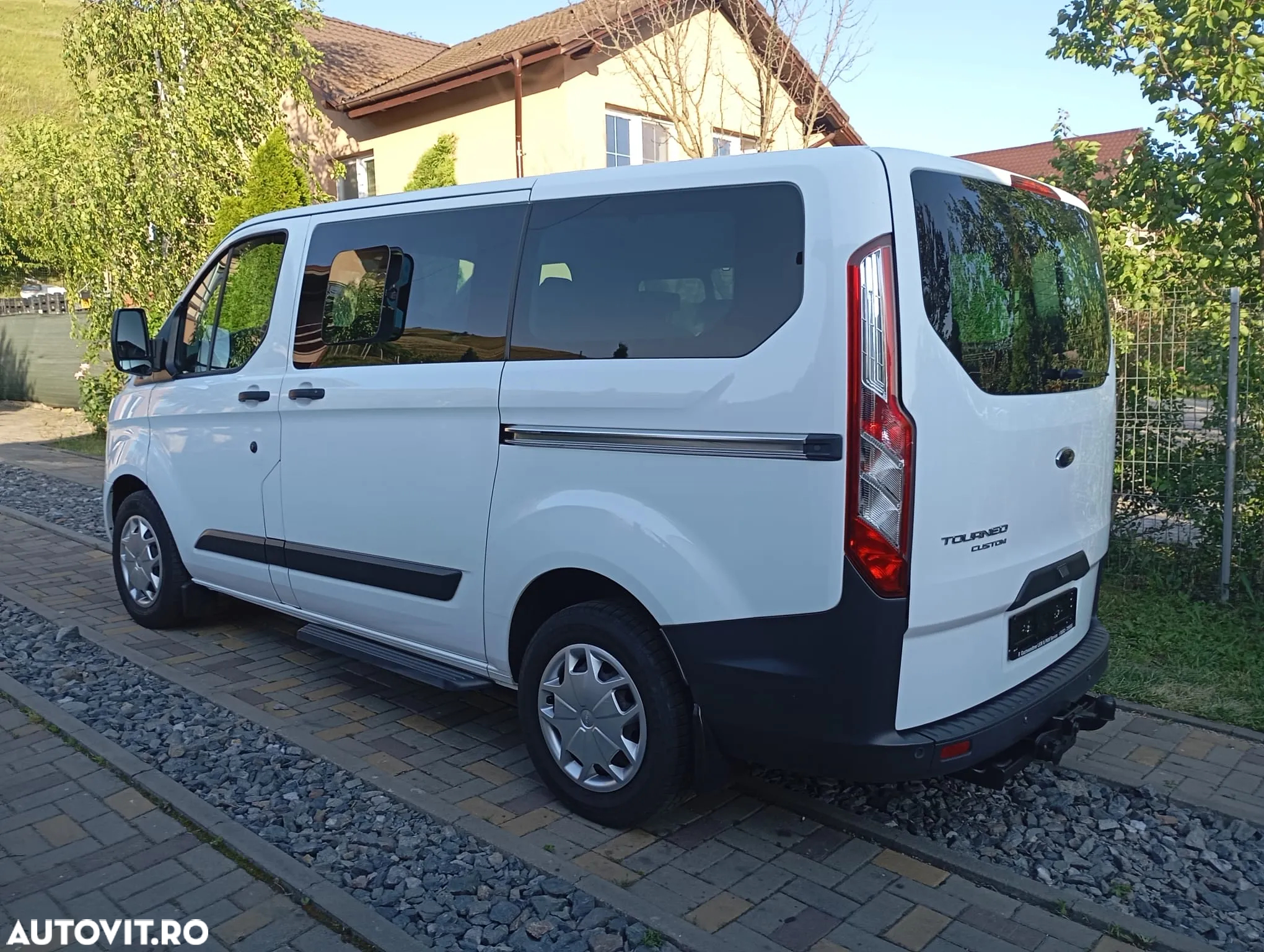 Ford Tourneo Custom Bus 320 2.0 EcoBlue 130 CP L1H1 Trend - 3