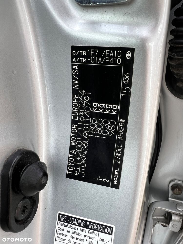 Toyota Prius (Hybrid) Executive - 12