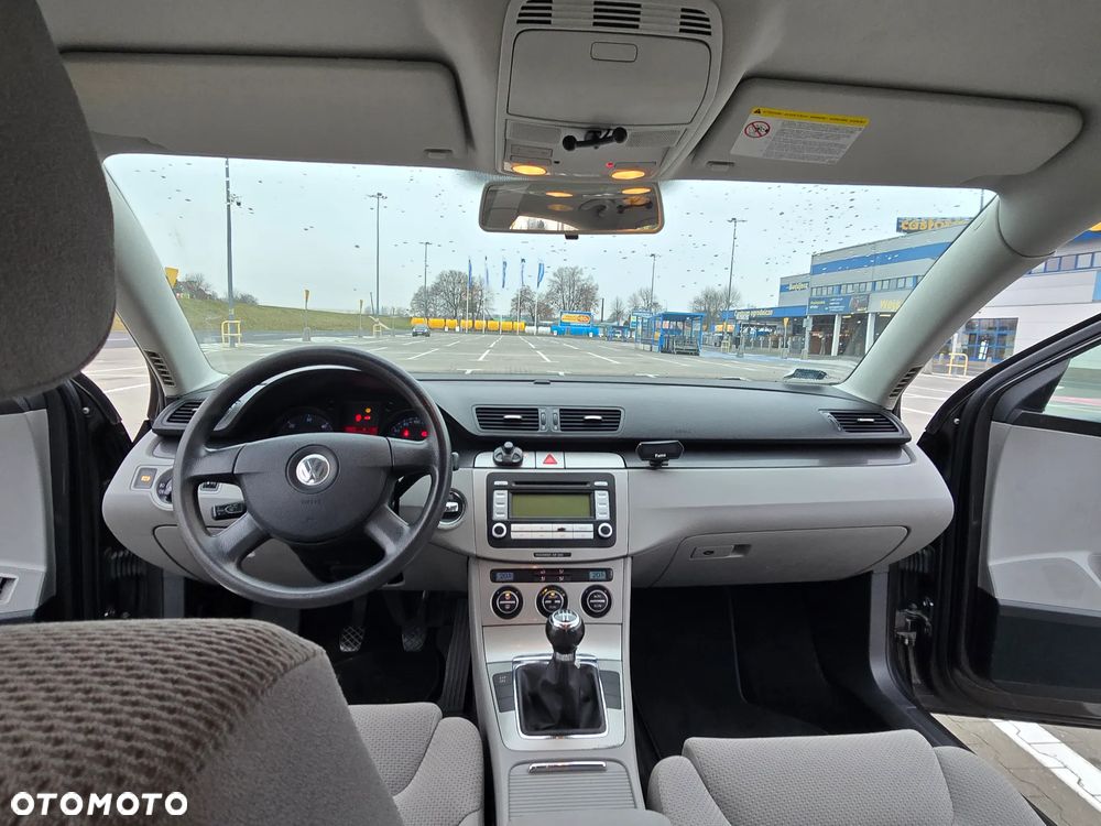 Volkswagen Passat 1.9 TDI Comfortline - 23