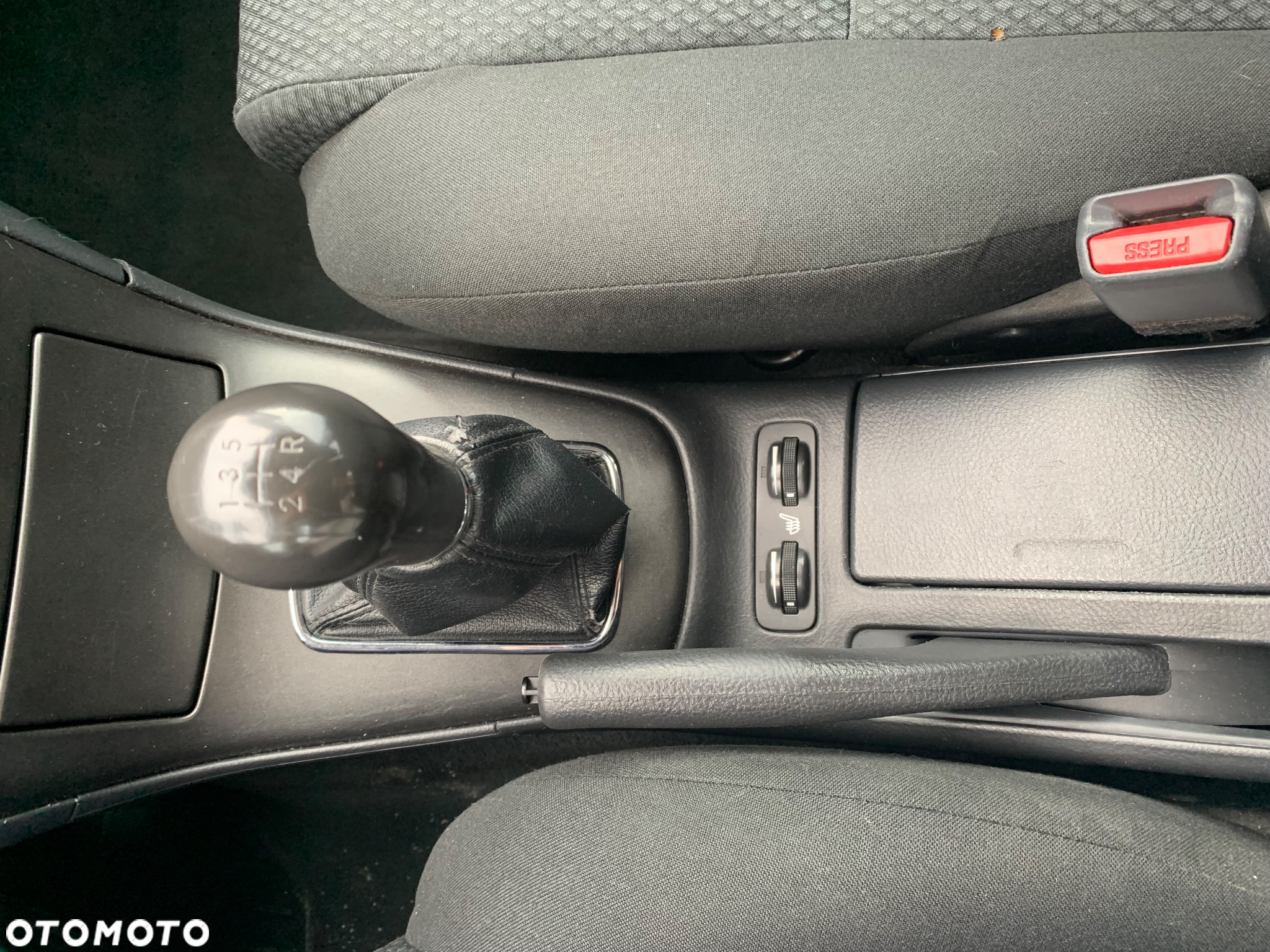Toyota Avensis 1.8 VVT-i - 8