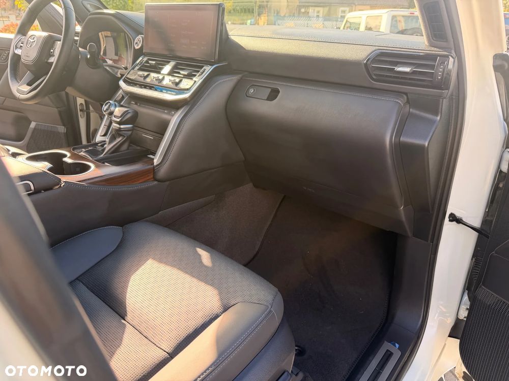 Toyota Land Cruiser - 26