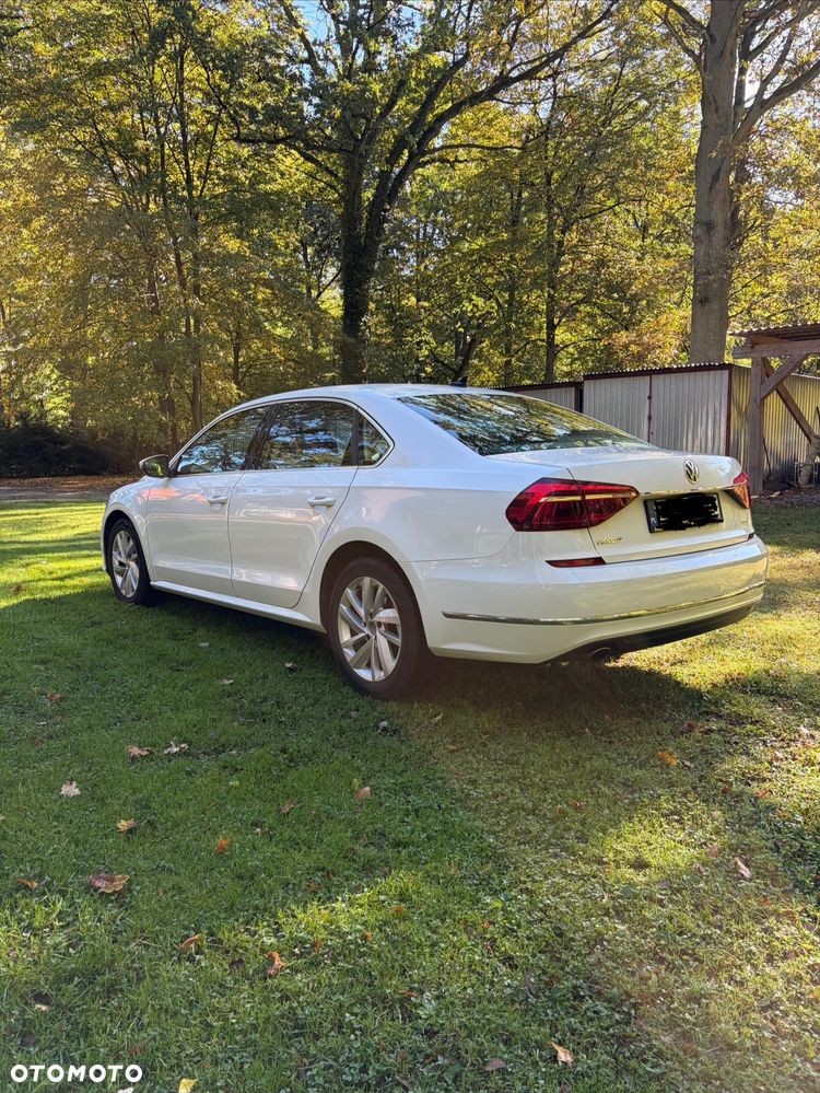 Volkswagen Passat - 4