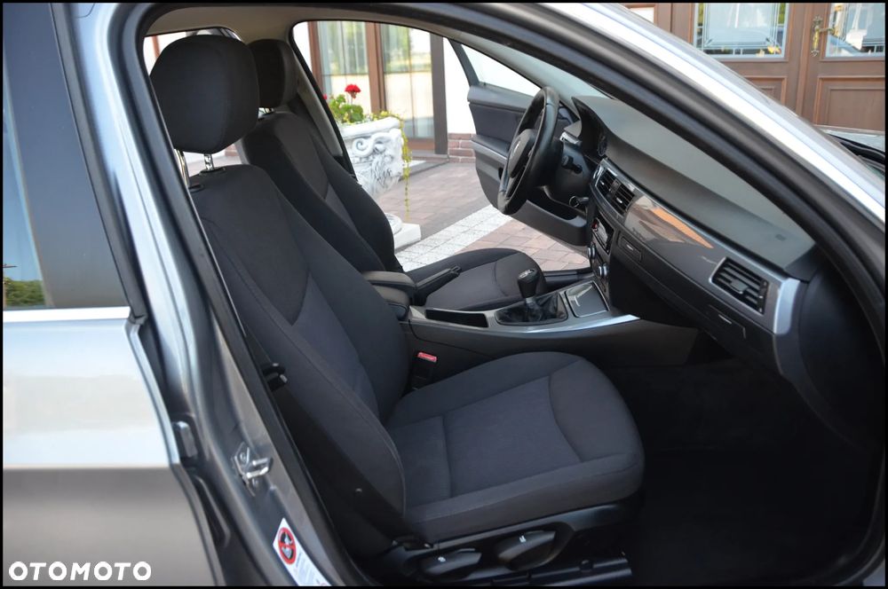 BMW Seria 3 318d - 29