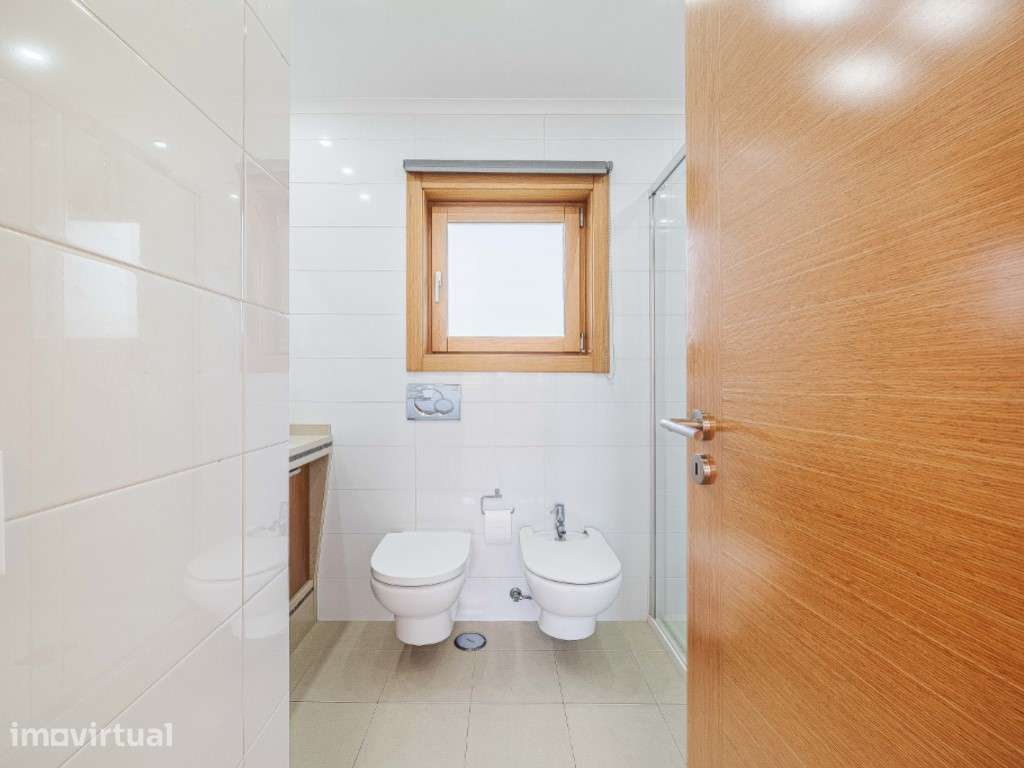 Moradia de Luxo T4+1 com Jardim e Garagem em Localização Prime em C... - Grande imagem: 4/60