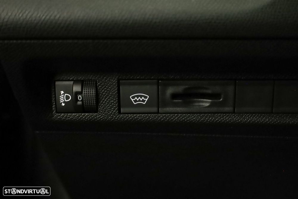 Peugeot 408 1.2 PureTech Allure EAT8 - 17