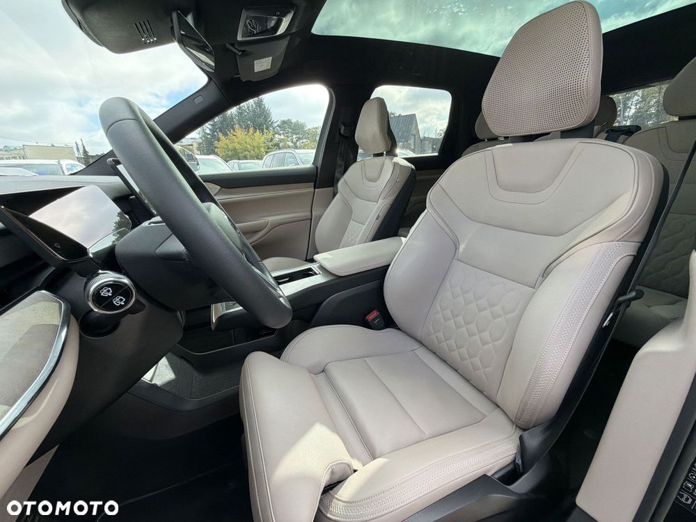 Volvo EX90 - 10