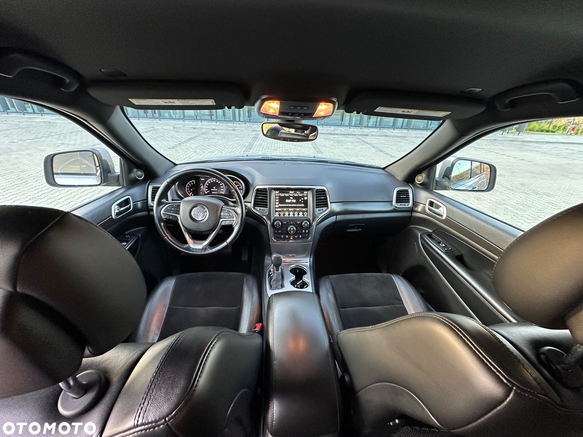 Jeep Grand Cherokee - 27