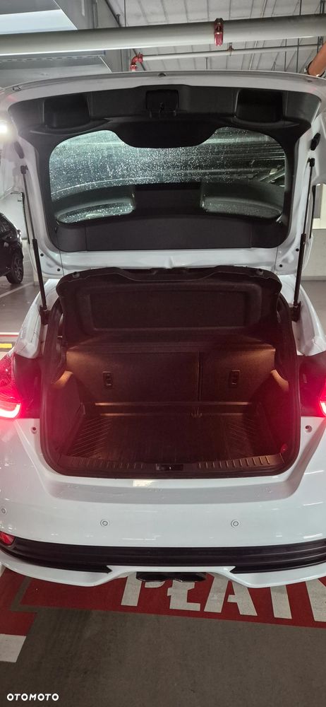 Ford Focus 2.0 EcoBoost ST - 10