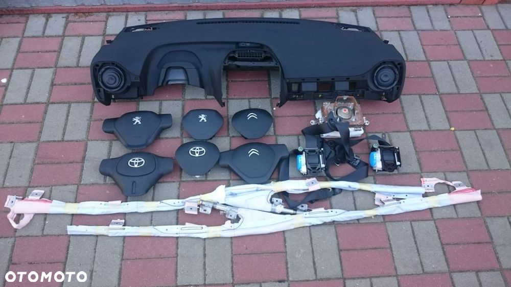 TOYOTA AYGO CITROEN C1 DESKA AIRBAG PASY KURTYNY
