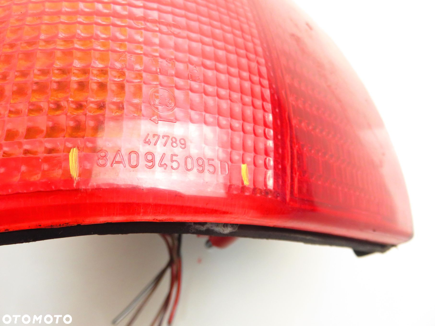 LAMPA LEWA TYLNA AUDI 80 B4 8A0945095D - 9