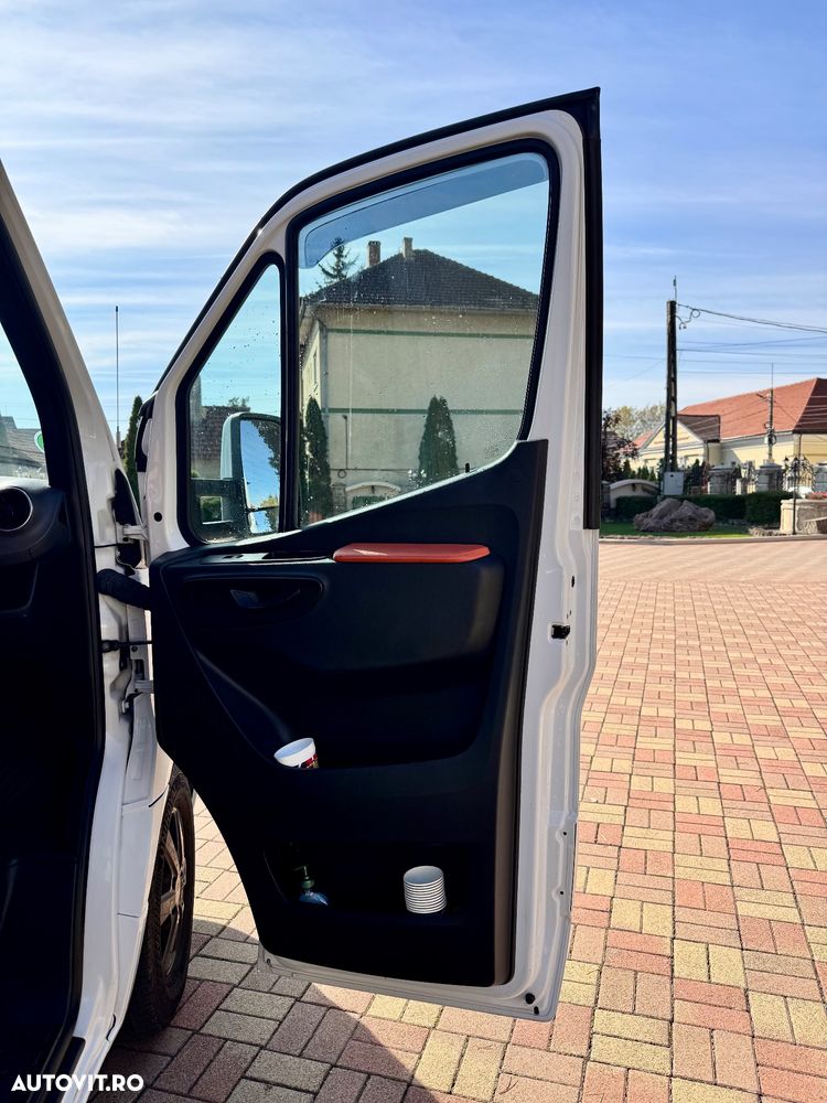Mercedes-Benz Sprinter - 16