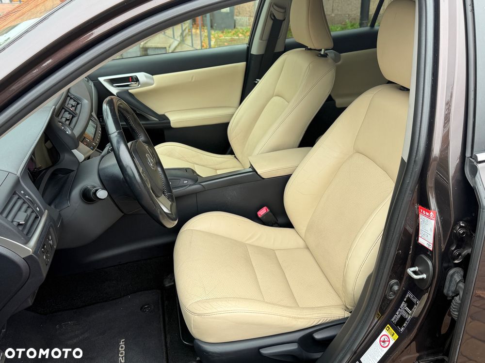 Lexus CT 200h Prestige - 28