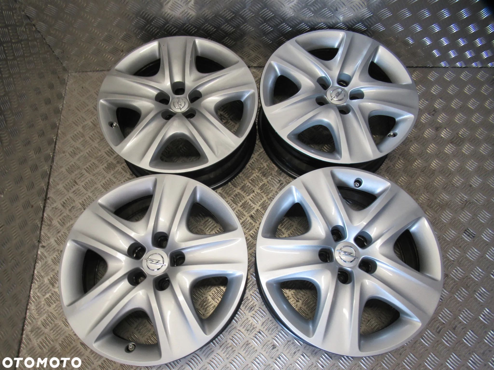 NOWE felgi strukturalne Opel Insignia B Astra J Zafira C 7Jx17 et44 5x115 - 1