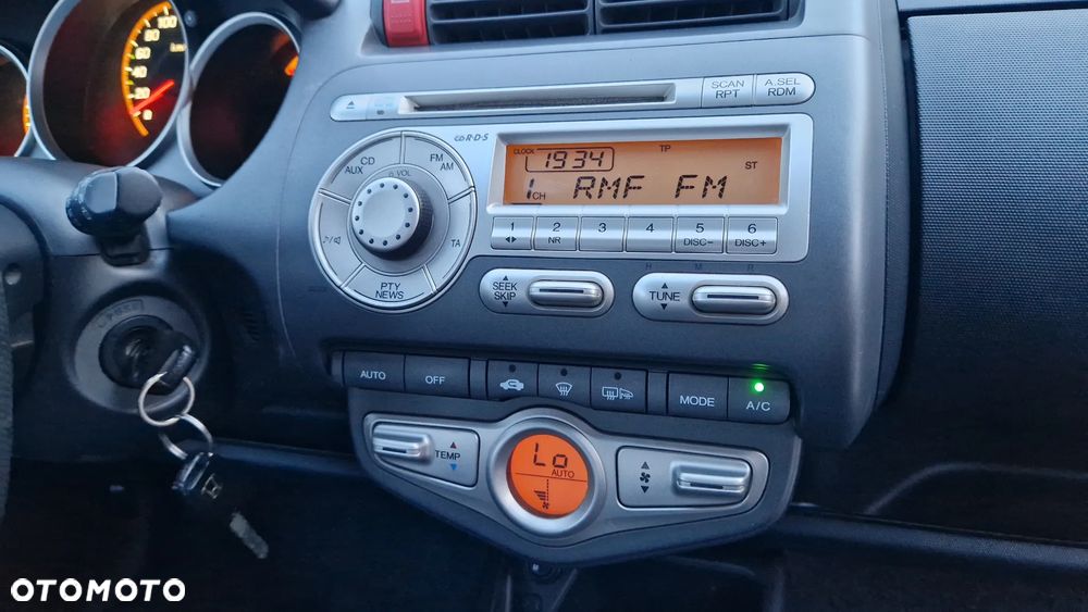 Honda Jazz 1.4 LS - 23