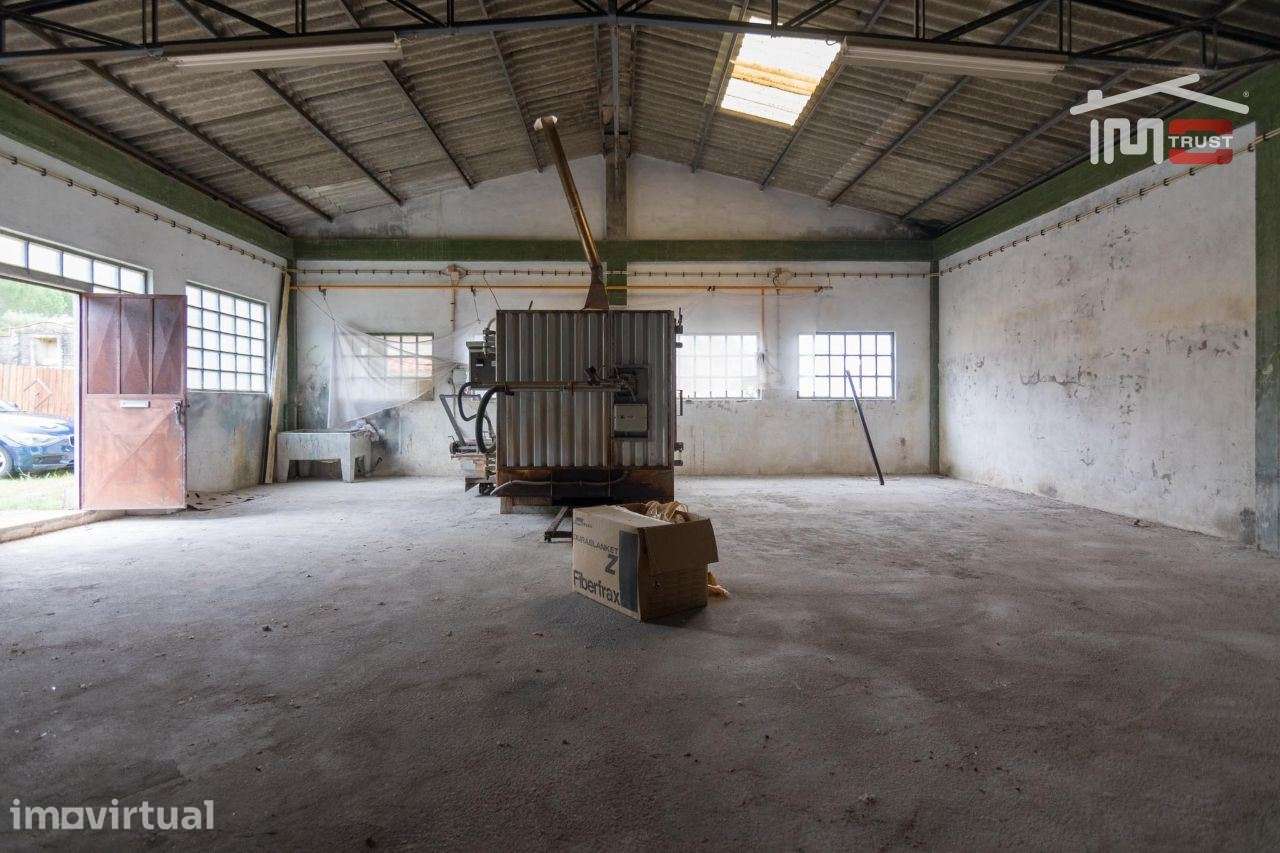EXCELENTE ARMAZÉM PARA ATIVIDADE INDUSTRIAL EM MIRA DE AIRE - Grande imagem: 2/19