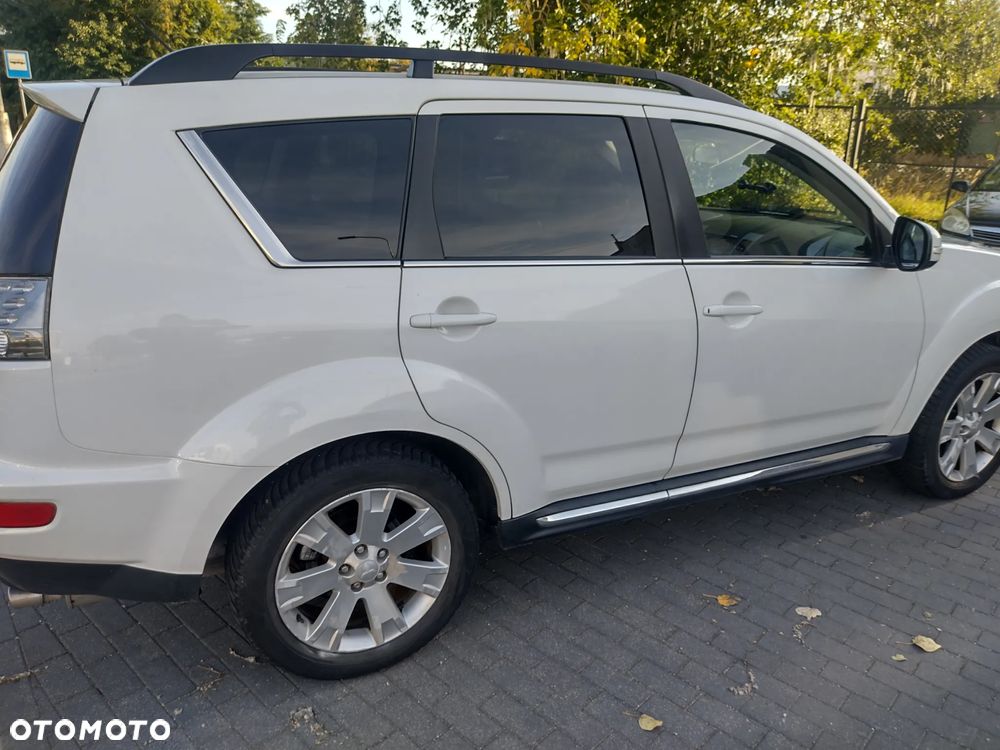Mitsubishi Outlander 2010 photo 4