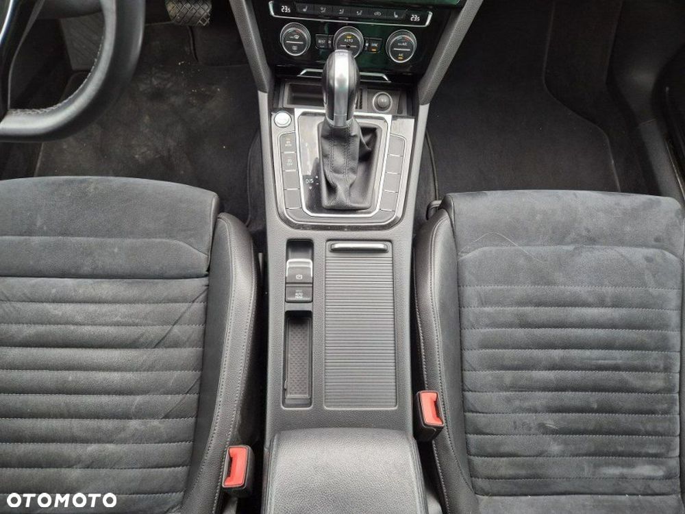 Volkswagen Passat - 12