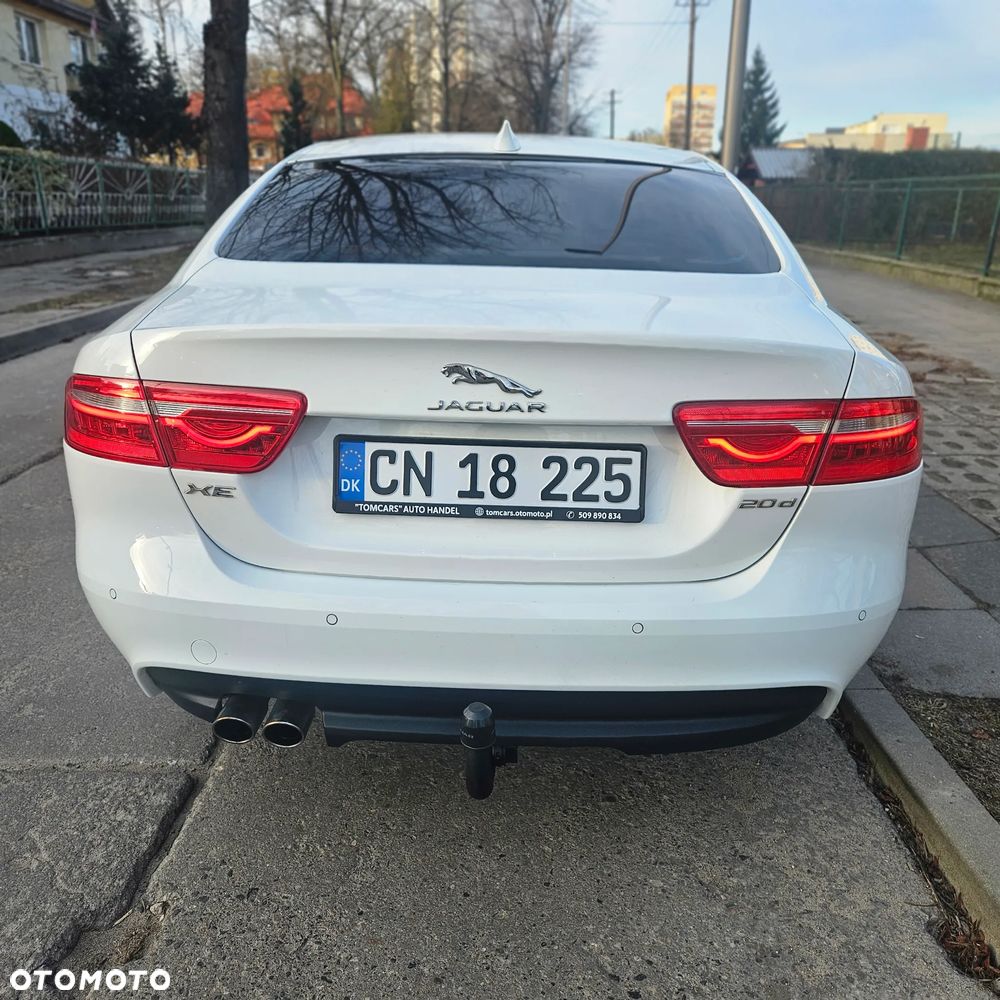 Jaguar XE - 12
