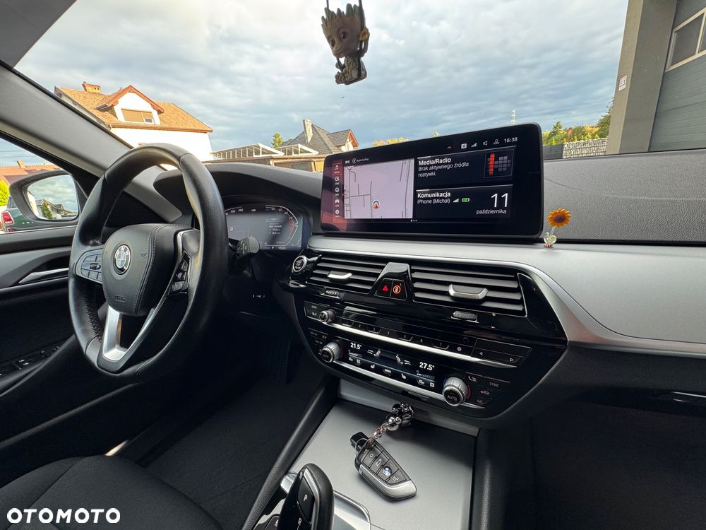 BMW Seria 5 2021 photo 4