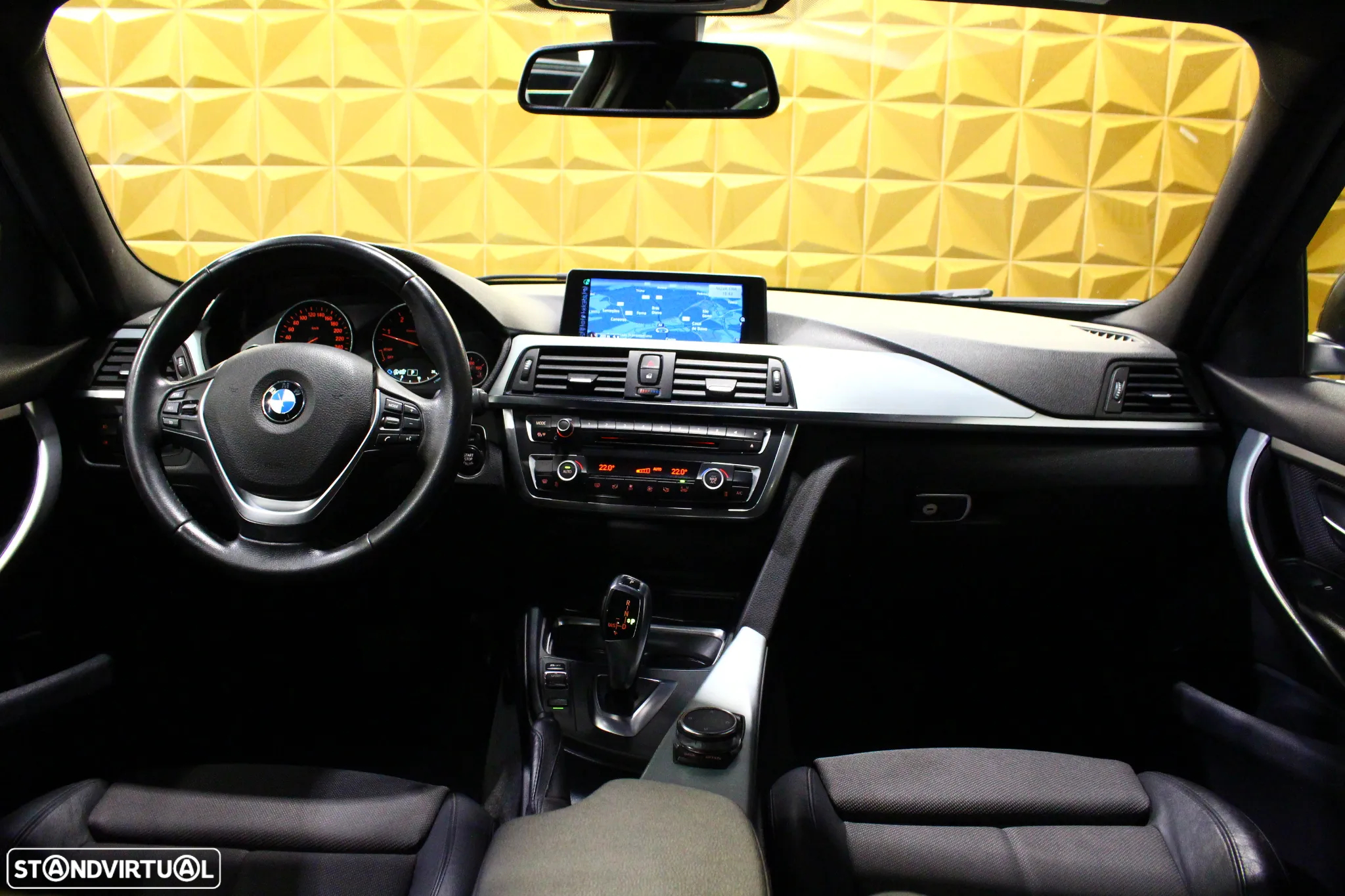 BMW 318 d Touring Auto Line Luxury - 18