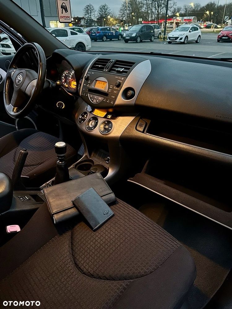 Toyota RAV4 - 9