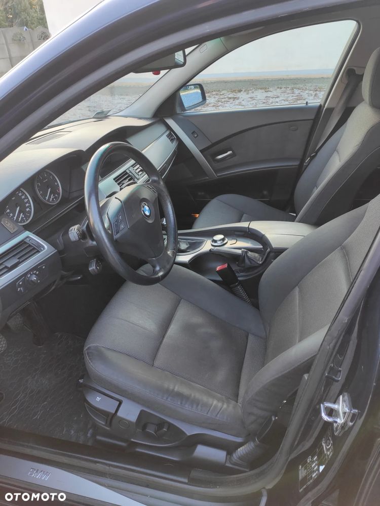 BMW Seria 5 525i Touring - 9