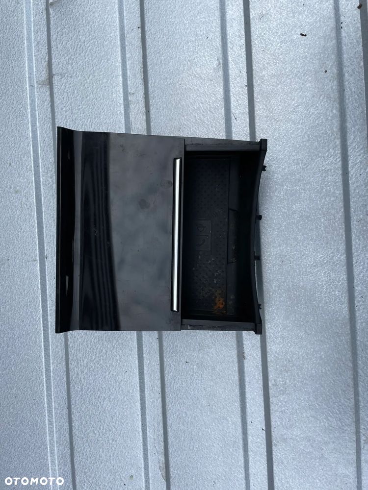 SKODA OCTAVIA III ŁADOWARKA INDUKCYJNA DOTYKOWA SCHOWEK 5E1863071J 3V0035502 - 2