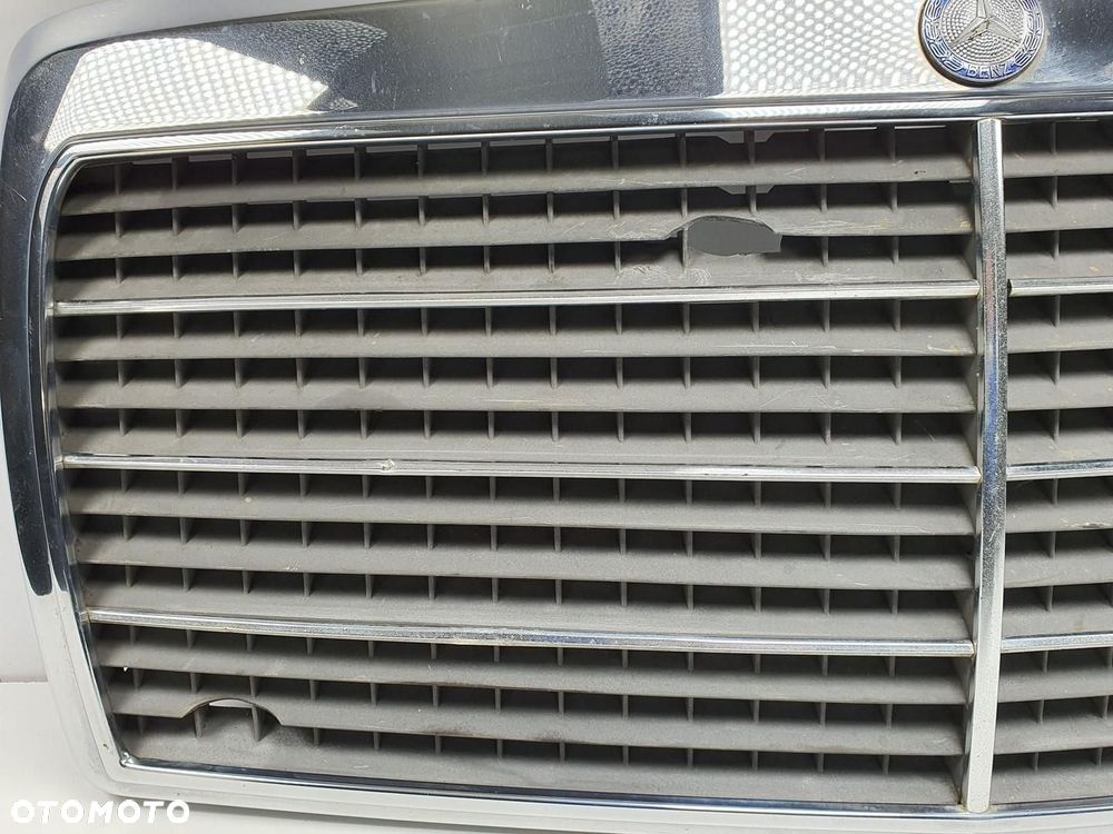 GRILL ATRAPA MERCEDES W124 - 2