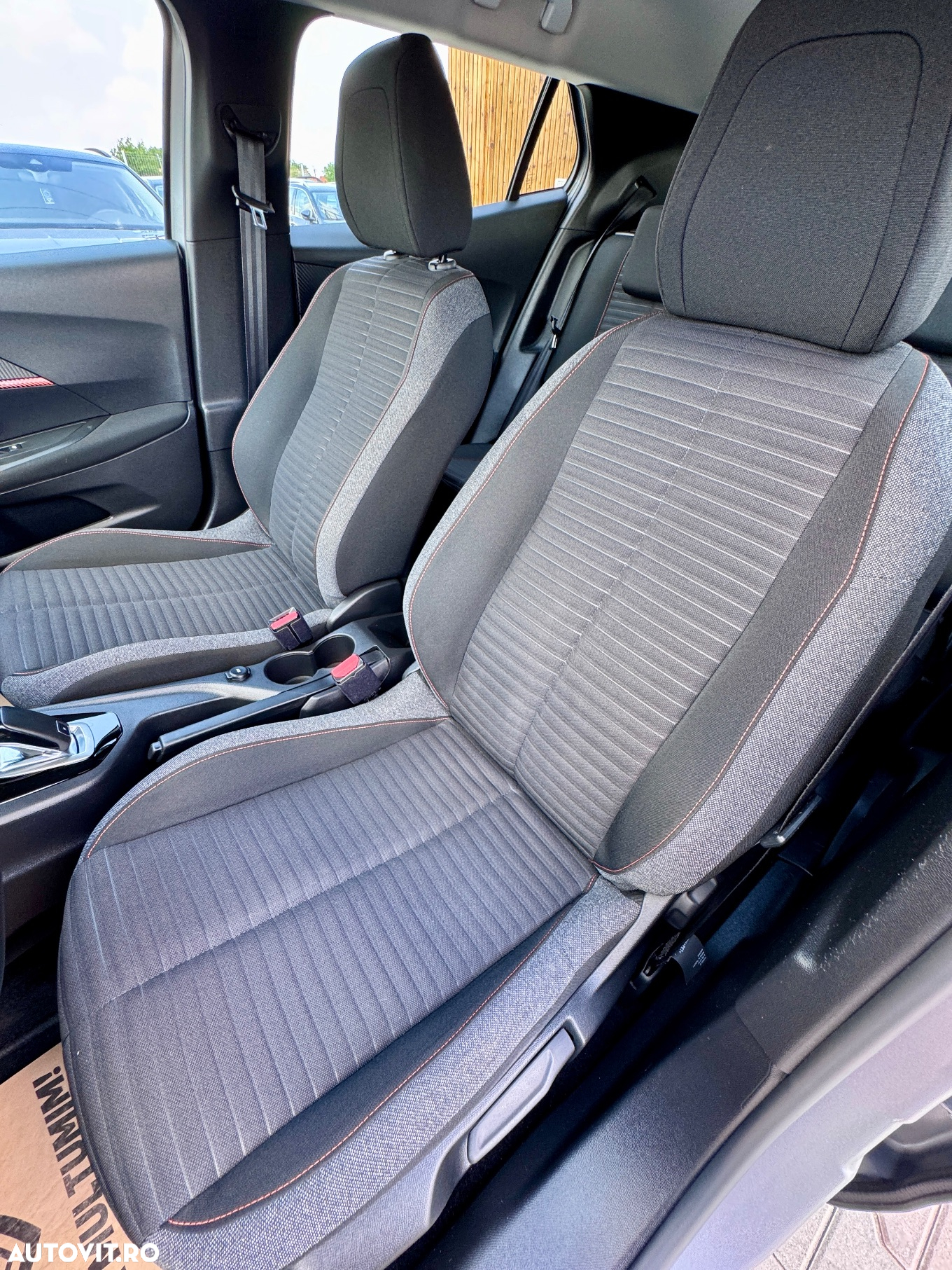 Peugeot 2008 1.2 L PureTech STT EAT8 Active - 9