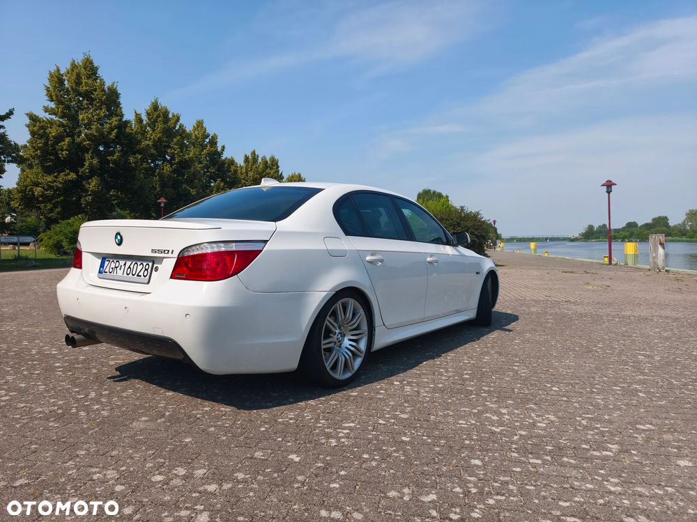BMW Seria 5 550i - 24