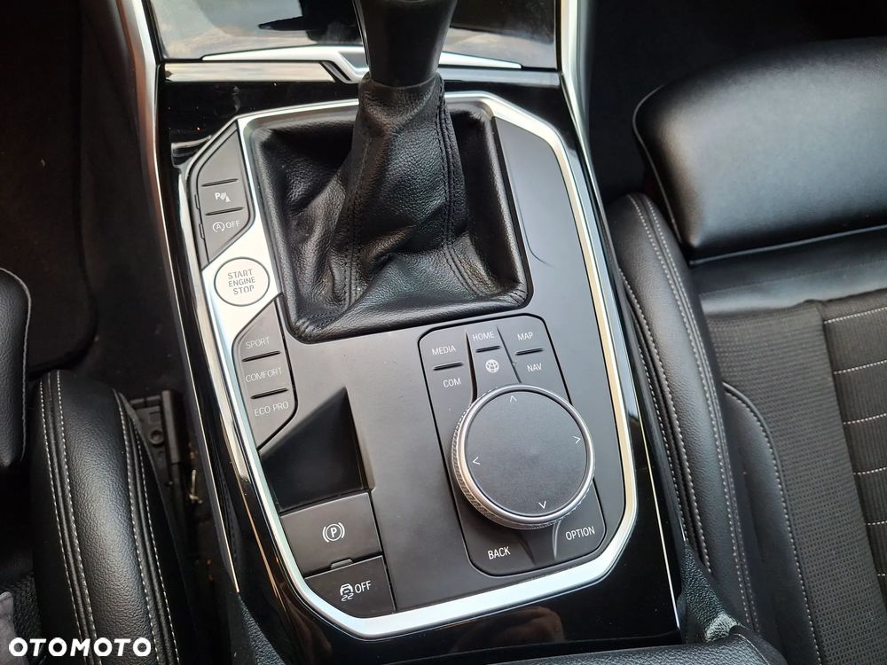 BMW Seria 3 318i - 25