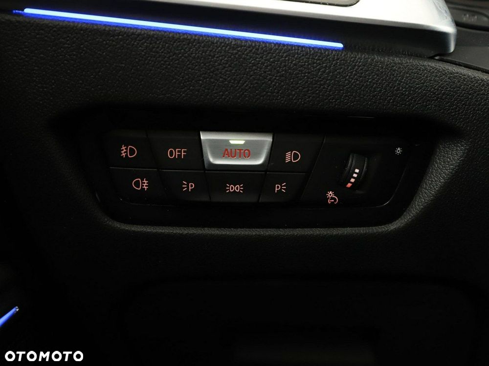 BMW Seria 3 318d Sport Line - 34