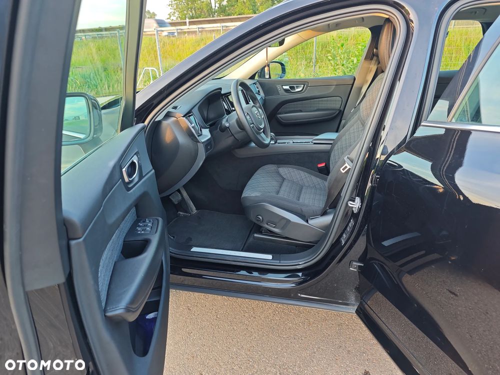 Volvo XC 60 B4 D Geartronic Momentum Pro - 8