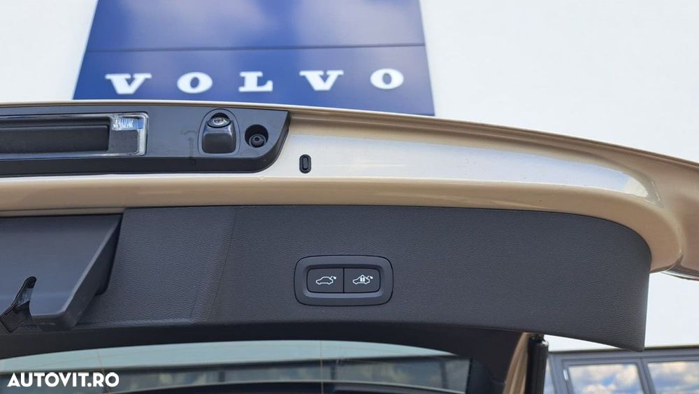 Volvo XC 40 B3 AT FWD MHEV Core - 18