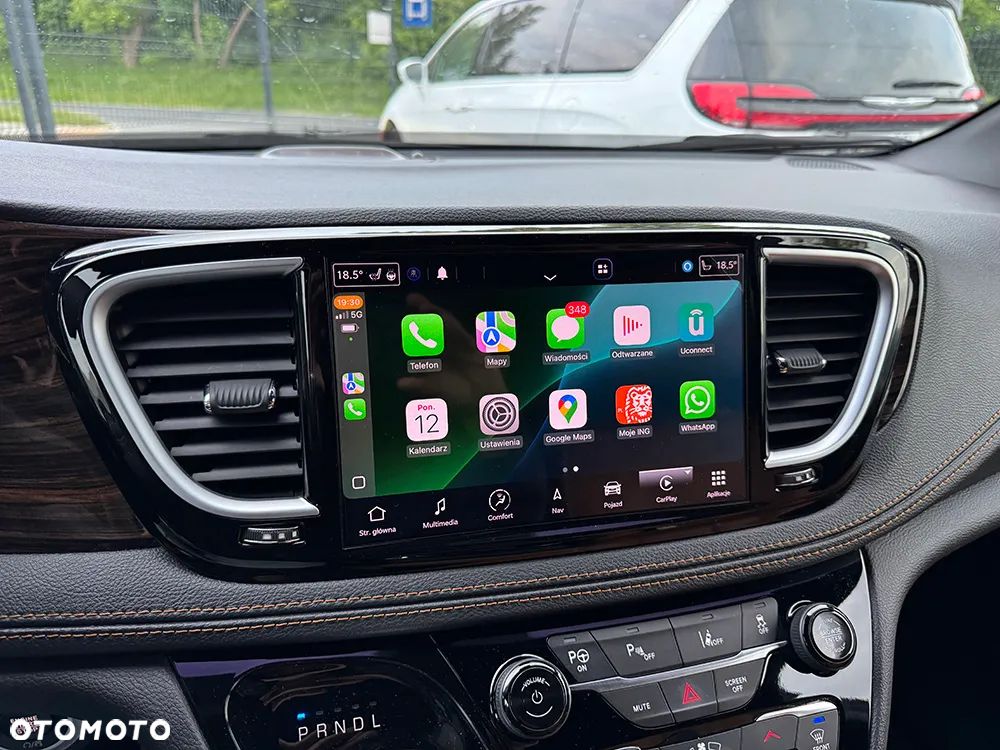 Chrysler Pacifica - 30