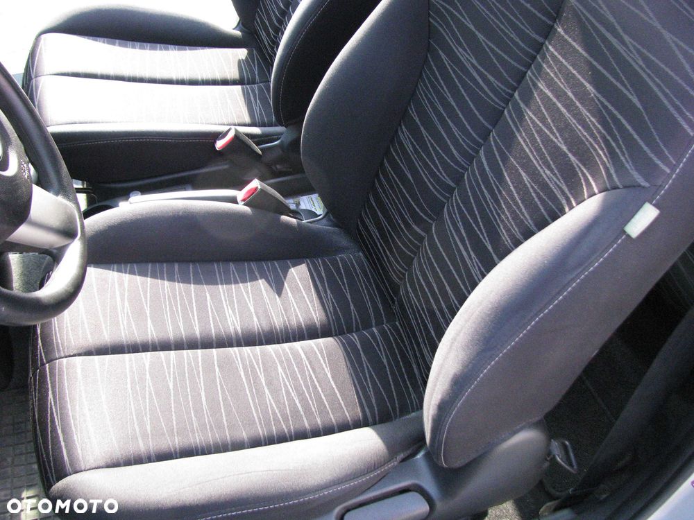 Mazda 2 - 8