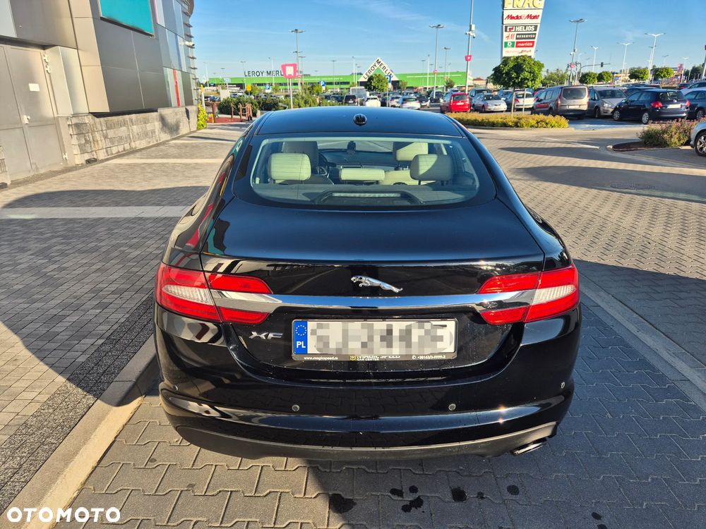 Jaguar XF 2.2 D - 7