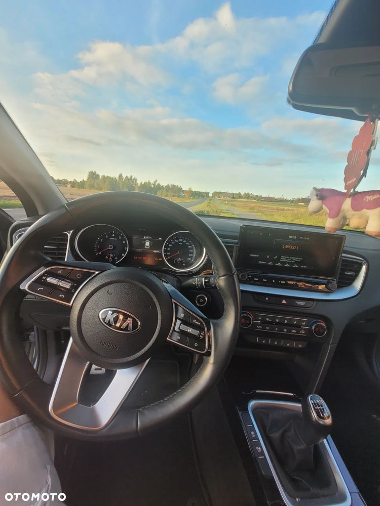 Kia Ceed 1.5 T-GDI Business Line Plus - 12