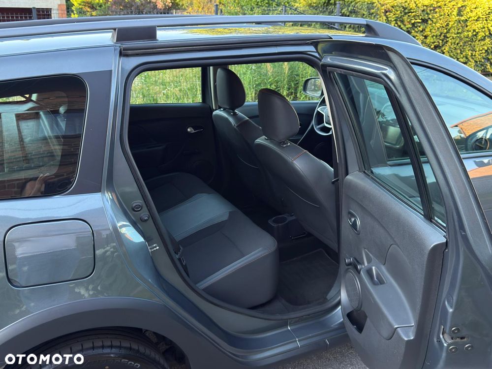 Dacia Logan TCe 90 S&S Stepway Celebration - 19
