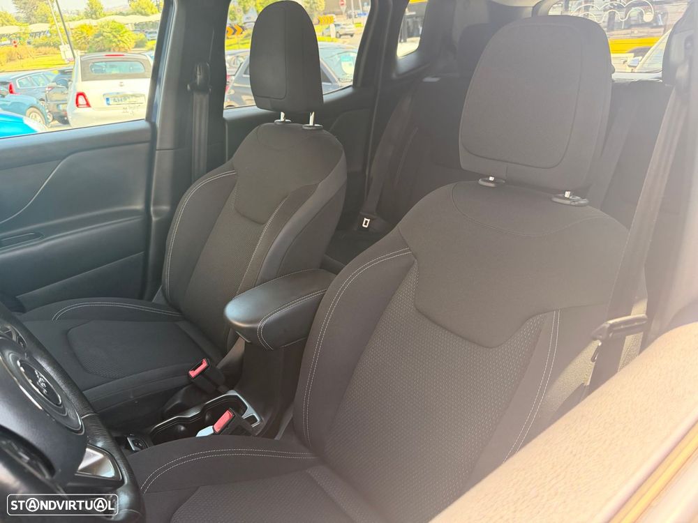Jeep Renegade 1.0 T Limited - 35