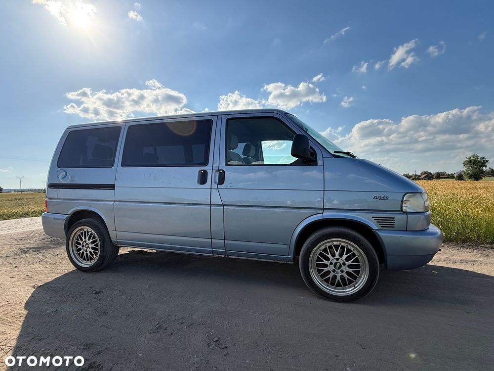 Volkswagen Multivan - 11