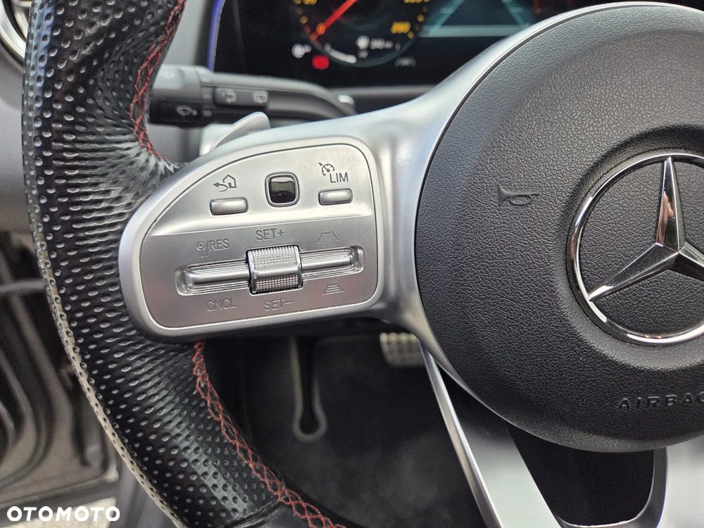 Mercedes-Benz GLB 220 d AMG Line 8G-DCT - 16