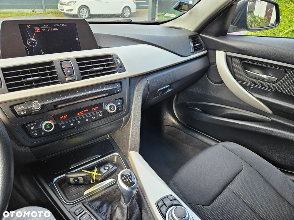 BMW Seria 3 318d Modern Line - 24