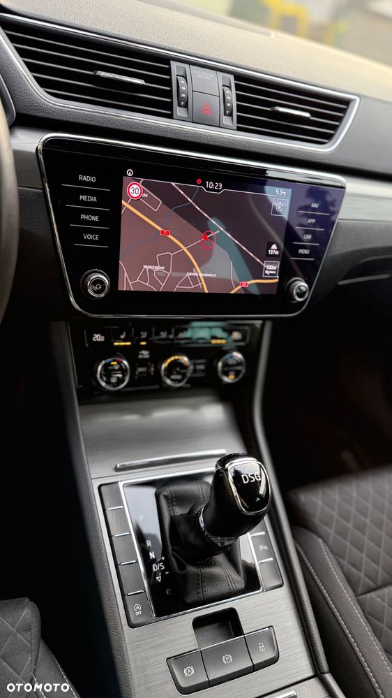 Skoda Superb 2.0 TDI DSG Premium Edition - 37