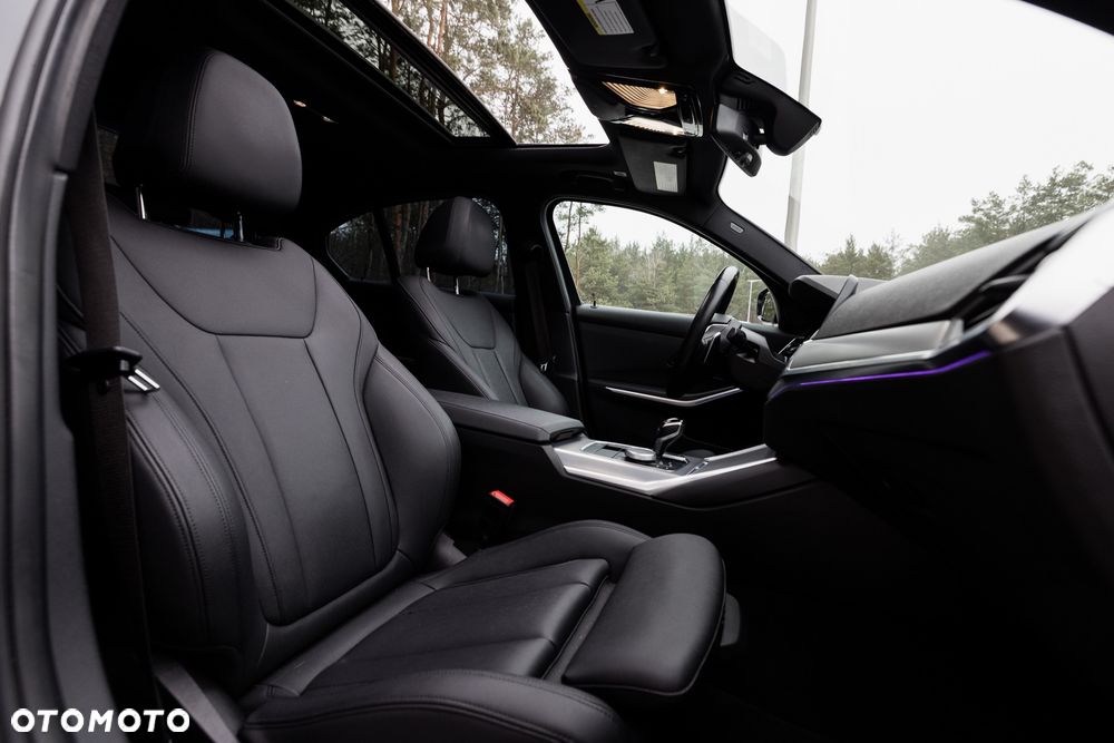 BMW Seria 3 330i Sport Line - 36