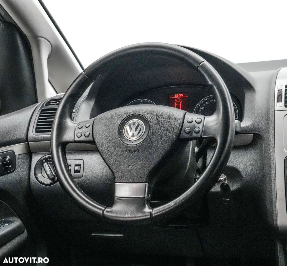 Volkswagen Touran 1.9 TDI DPF Conceptline BlueMotion - 18